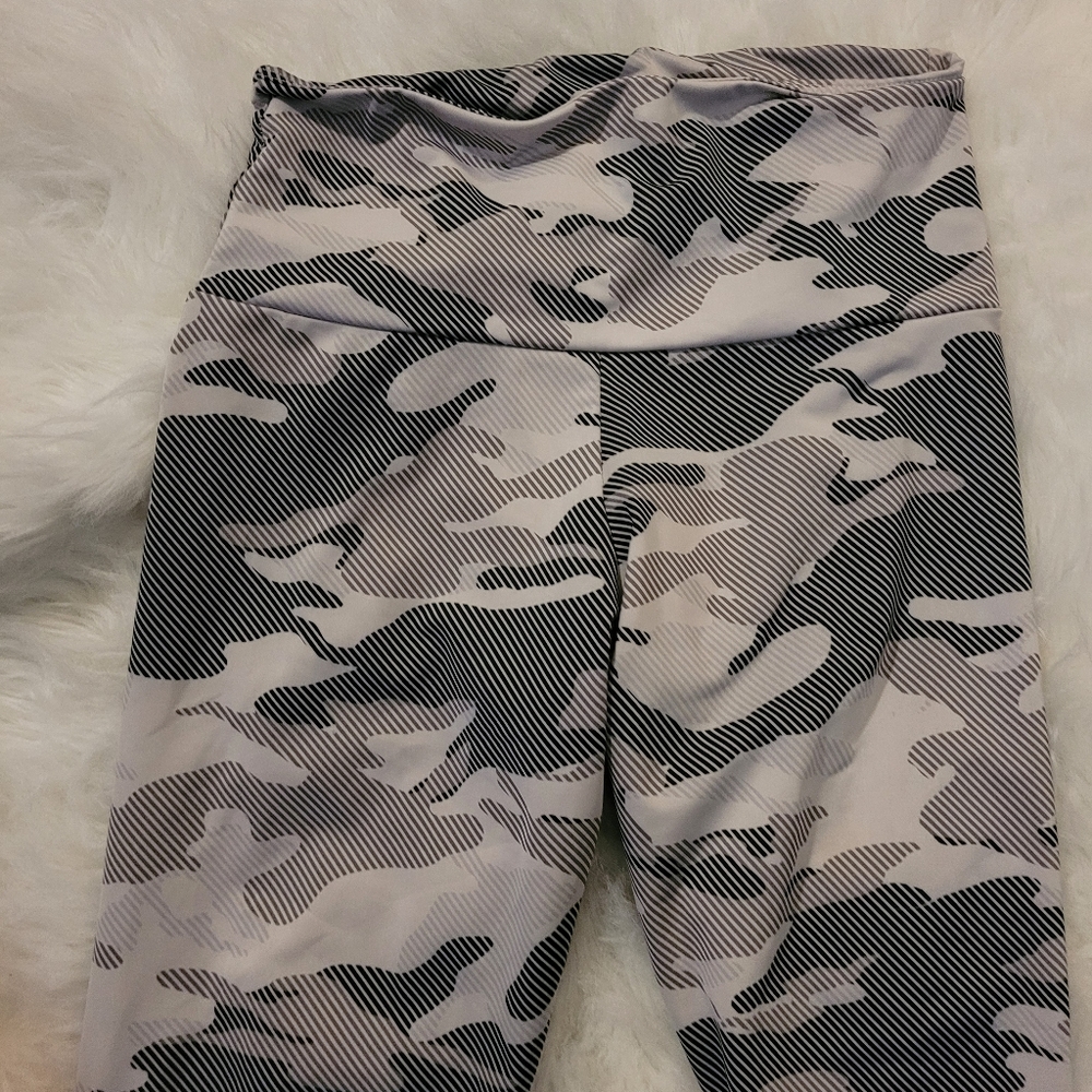 Onzie Flow Camo Leggings View 2